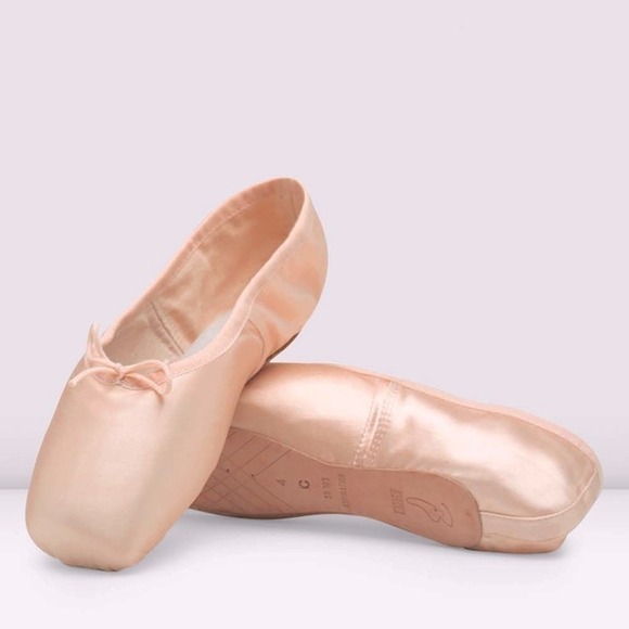 Shoes - NWT Bloch Aspiration with rubans and elastics Women's Ballet Flats - Pink Size 8